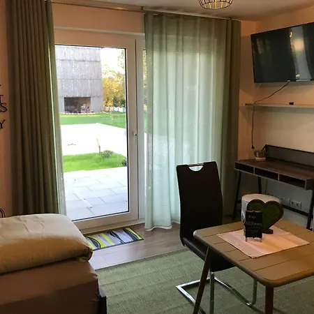 Willy's Ferienzimmer Im Tabakdorf Hatzenbuehl Apartman
